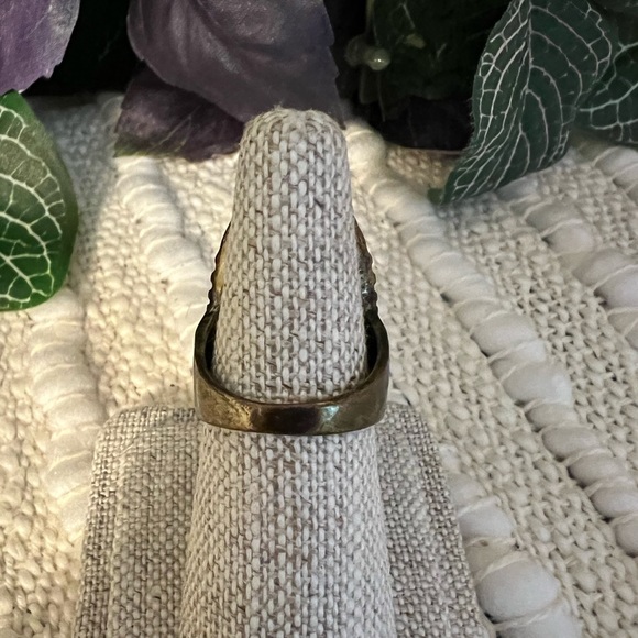 Beautiful Turquoise Oval Ring Size 7 - Picture 3 of 8